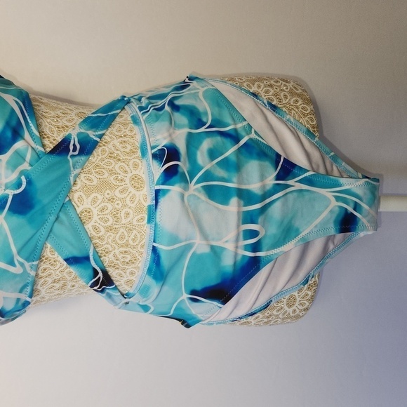 Cupshe Blue White Water Ripple Wrap Print One Piece Metal Clasp Halter Swimsuit - Picture 3 of 8